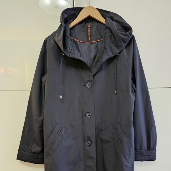 Minimalist Anorak Raincoat - Picture 2 of 10